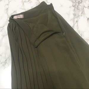 Army green high waisted sheer skirt.